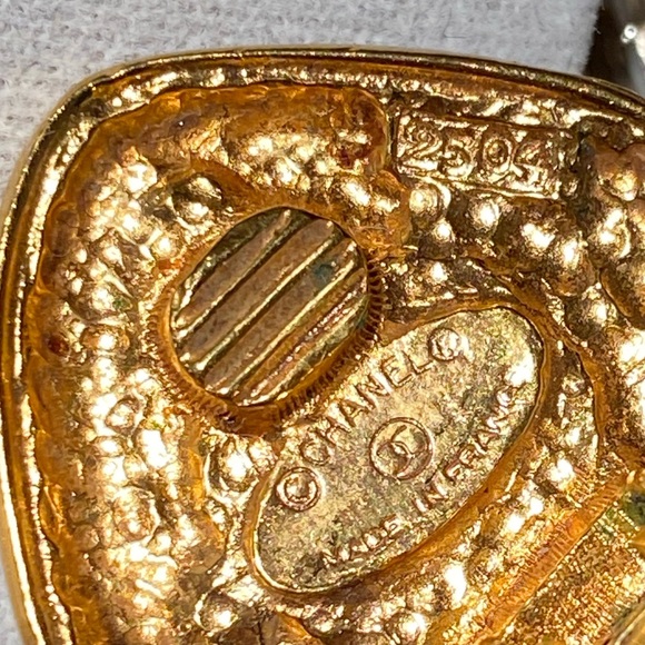 CHANEL blue gripoix vintage earrings - Picture 9 of 9